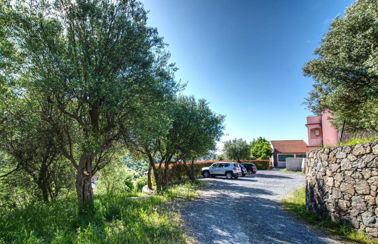 Villa Zafferano Suites Челе Лигуре Екстериор снимка