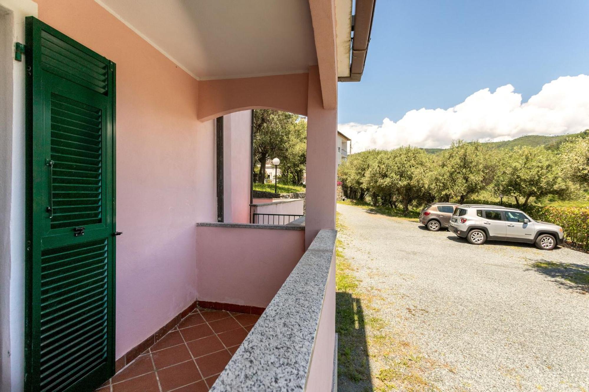Villa Zafferano Suites Челе Лигуре Екстериор снимка