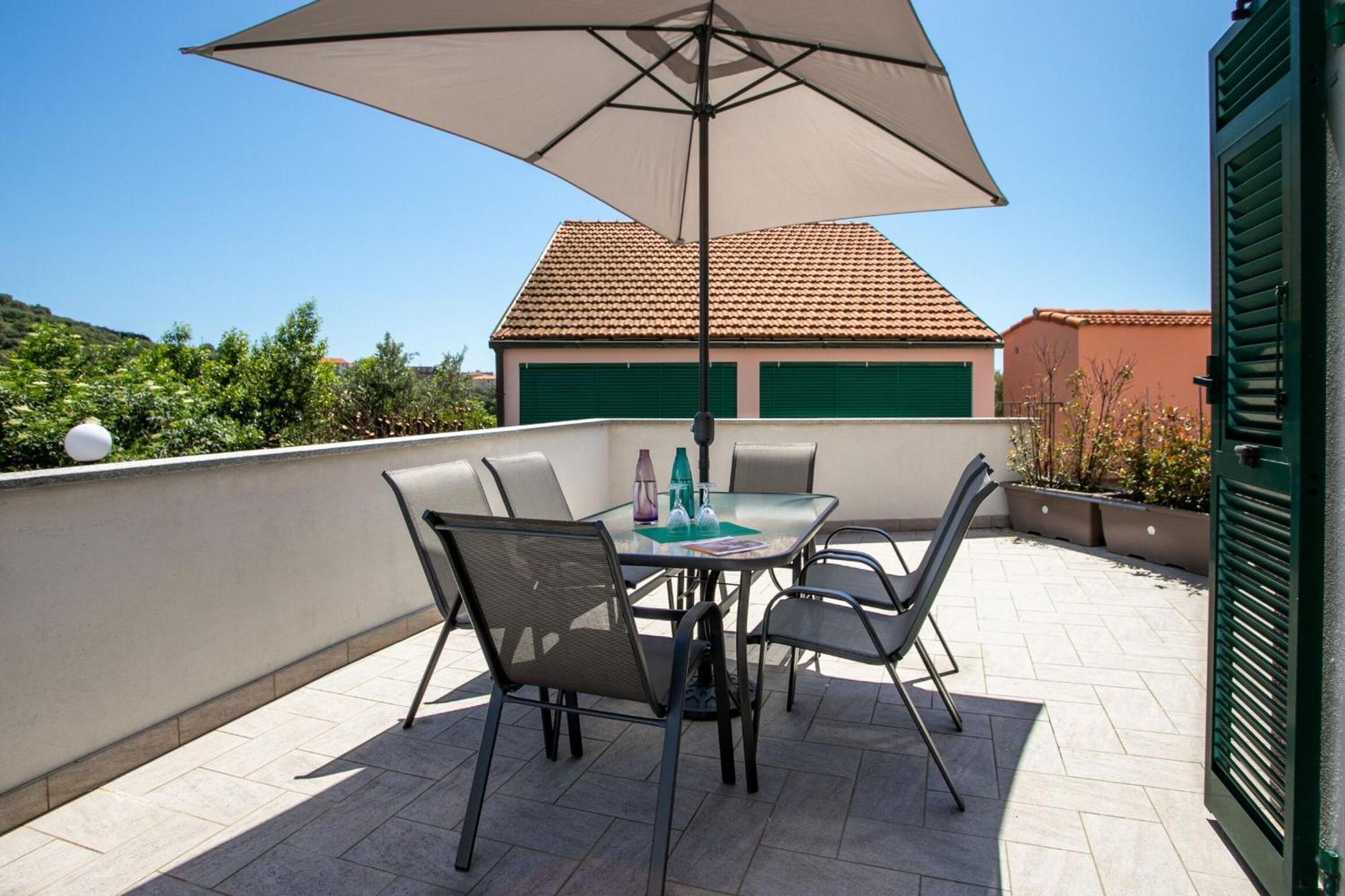 Villa Zafferano Suites Челе Лигуре Екстериор снимка